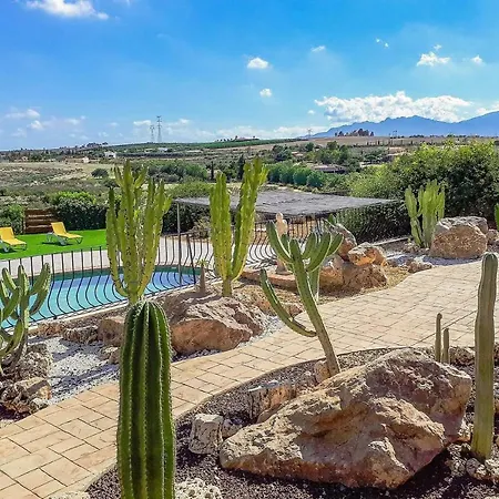Cascada Villa *
